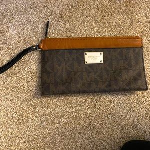 Micheal Kors hand wallet